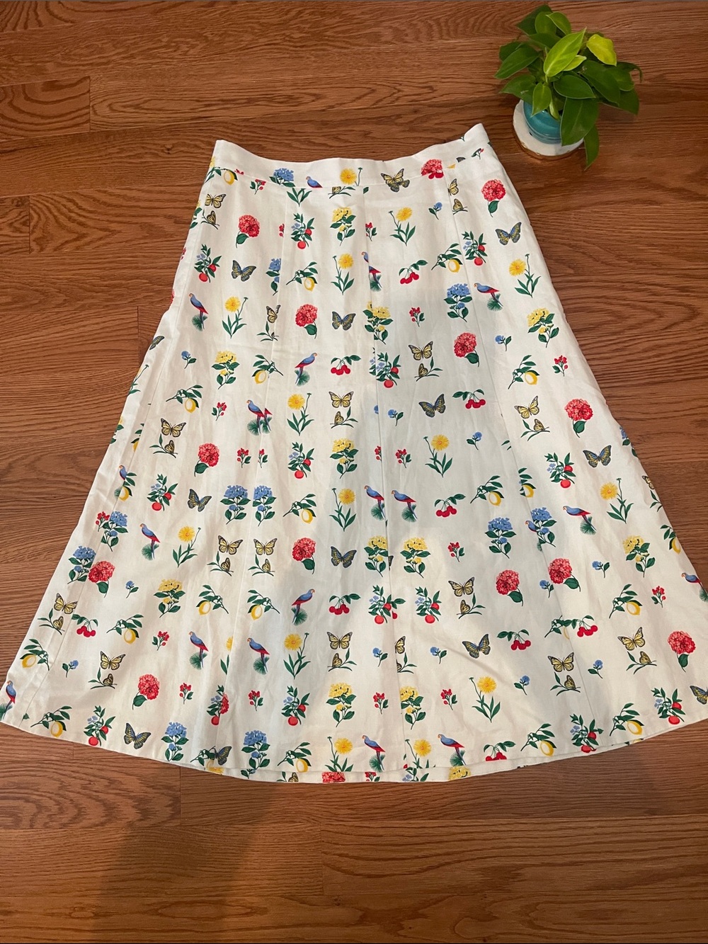 Ann Taylor White Floral A-Line Skirt